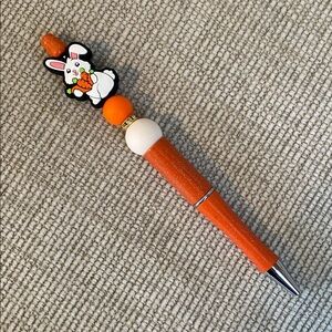 Bunny With Carrots Pen 🥕